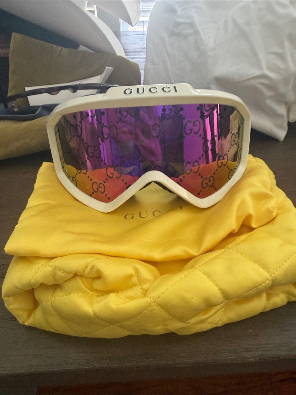 Gucci White Ski Goggles with Purple-Pink Mirrored Lens brand new